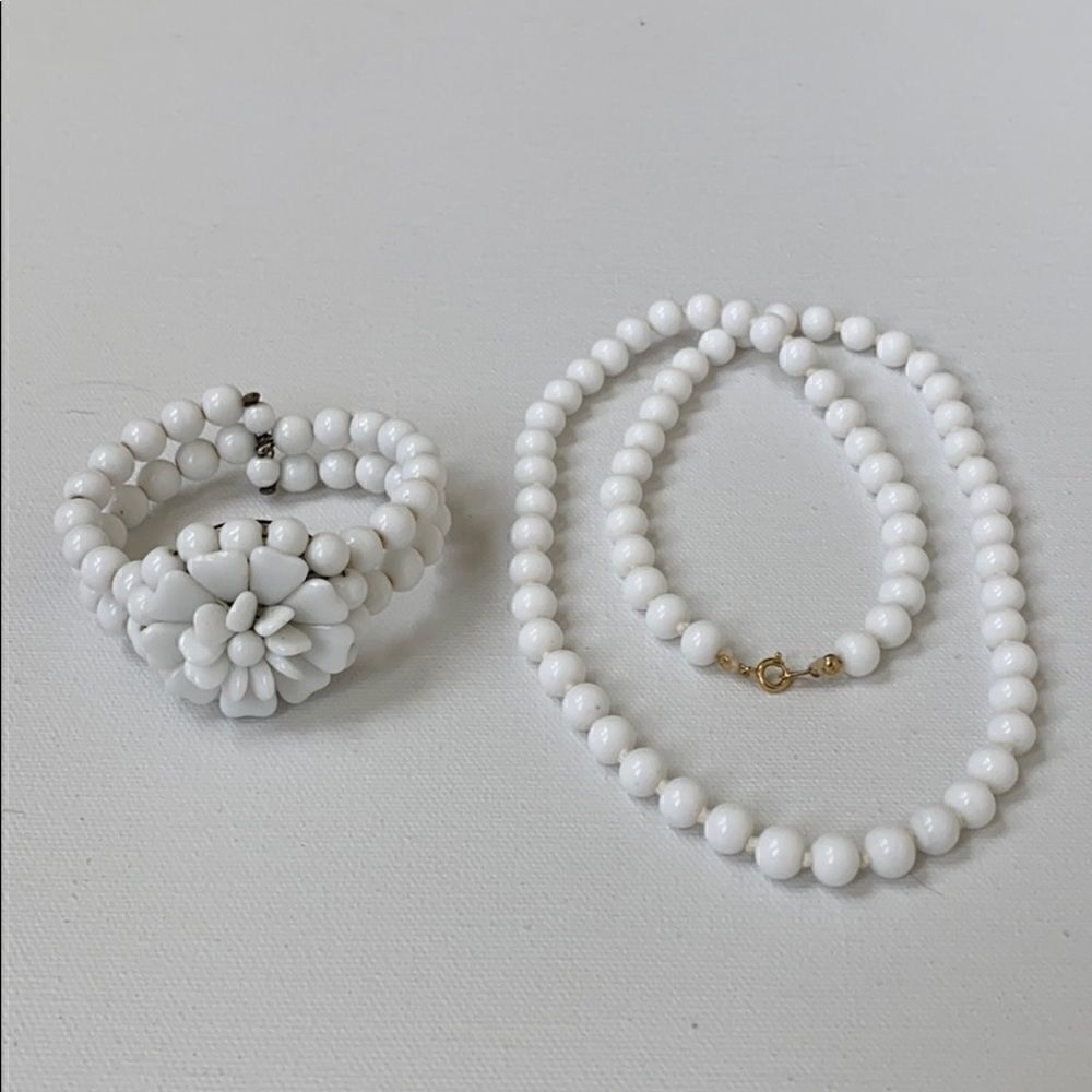 Pretty White Glass Necklace Bracelet Set